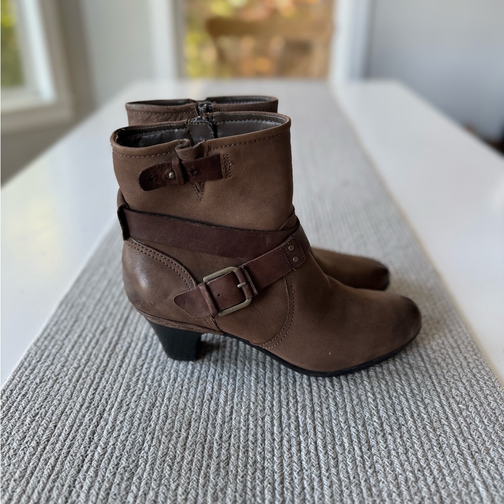 Cobb Hill Brown Leather Strappy Buckled Ankle Boots Booties Size 9.5